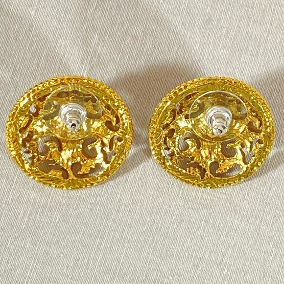 Victorian Style Earrings Tiny Ceramic Pink Rose In Ornate Gold Tone Metal Border - Picture 7 of 8